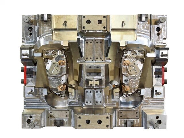 車燈模具.jpg 車燈模具.jpg