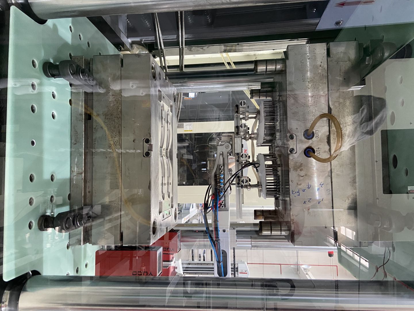 高速機注塑加工.jpg 高速機注塑加工.jpg