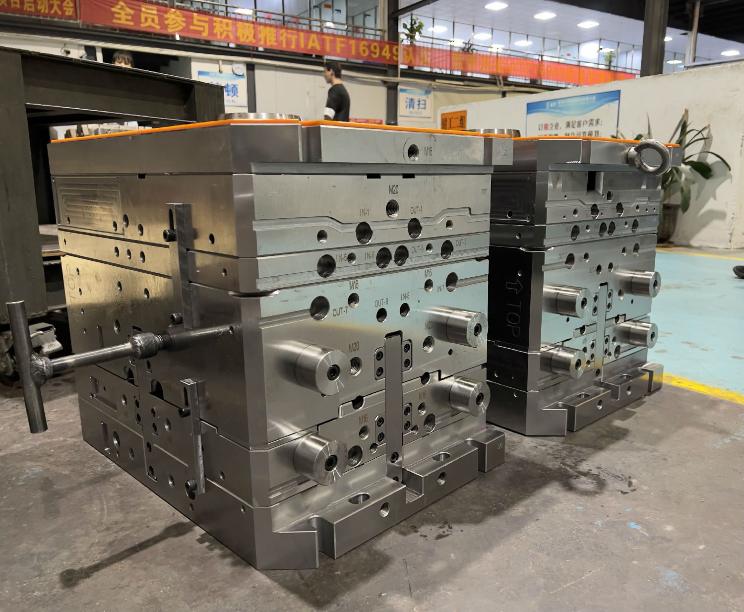 雙色電子煙塑膠模具 圖2.jpg 雙色電子煙塑膠模具 圖2.jpg